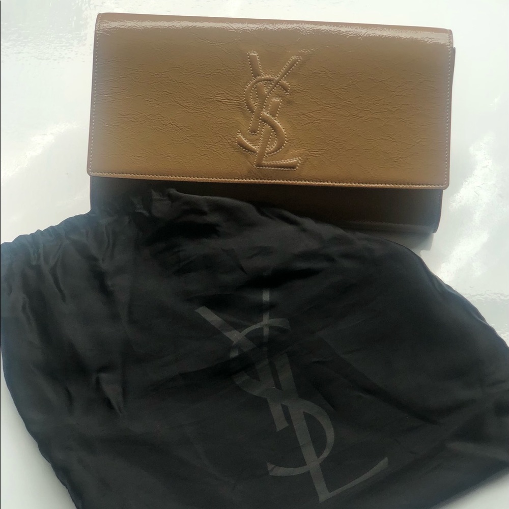 YVES SAINT LAURENT Beige patent leather clutch bag